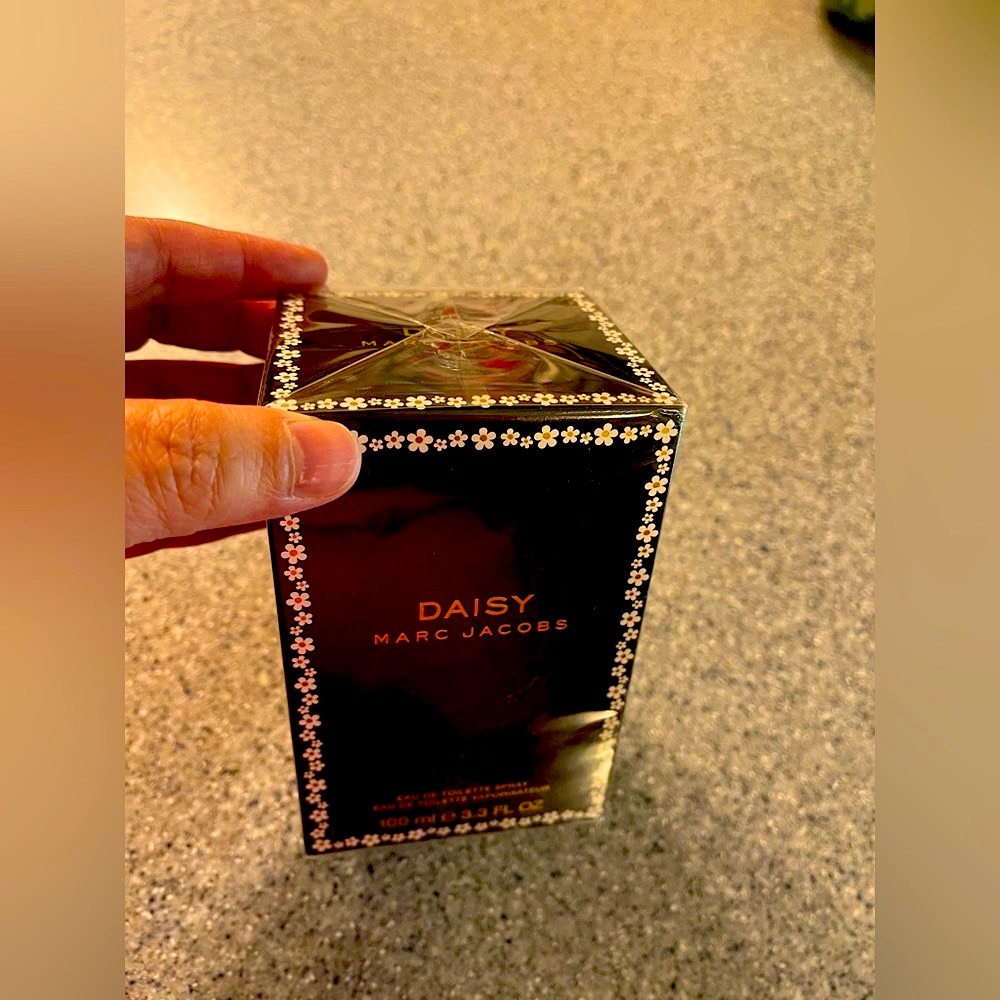 New Big 3.3 ounces of Daisy Marc Jacobs Perfume